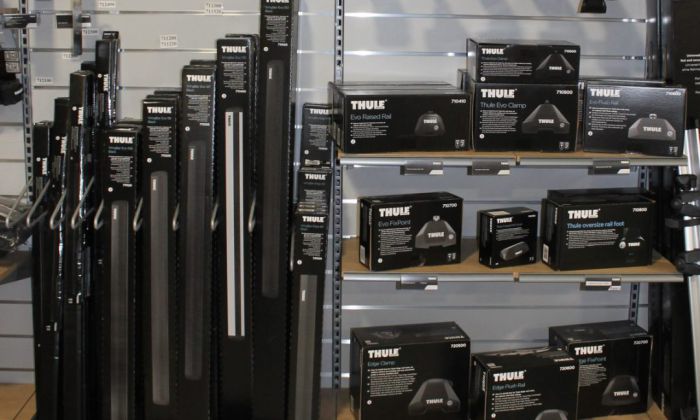 Verschiedene Dachträger des Herstellers THULE.